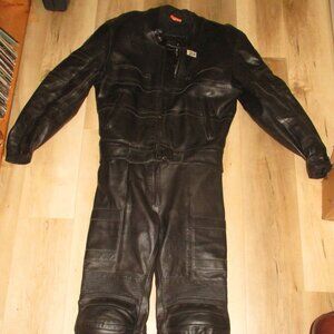 Akoury Motorcycle Men's Leather Jacket & Pants w/Padding Size M